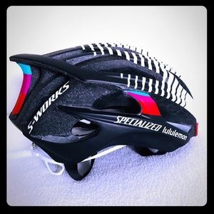 ISO - Specialized Lululemon helmet (small)